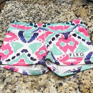 Fleo Shorts size small